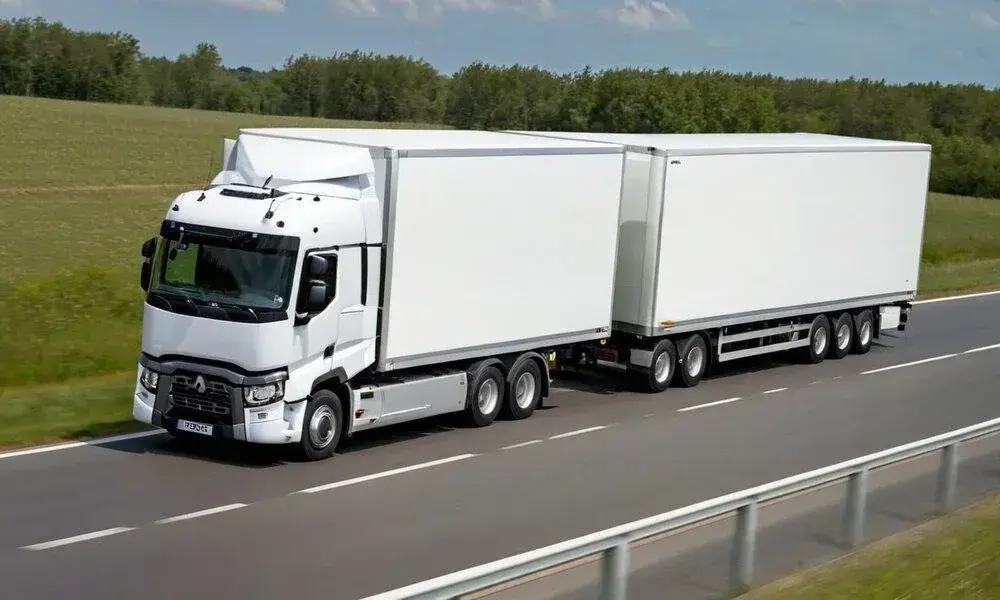 climate controlled moving truck Palm Jumeirah frond road villa relocation Dubai